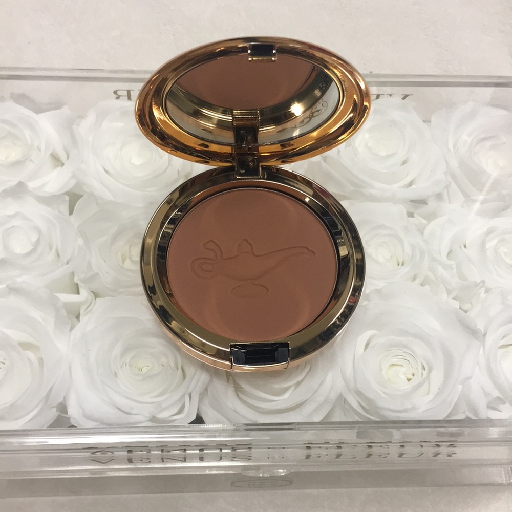 NEW MAC Disney Aladdin Powder Blush / bronzer